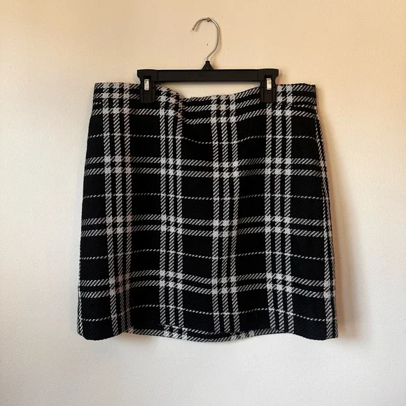 3/$30 ✨ Black and White Checkered Pencil Skirt - Picture 1 of 3